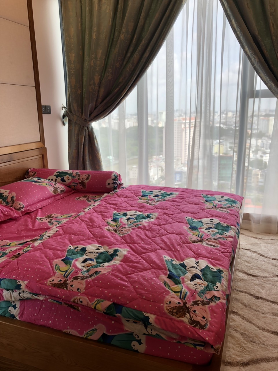 cho thuê căn hộ 3 pn full nội thất đẹp tòa AQua4 dự án Vinhome Golden River ( LH: Ms Trâm: 0385777071) 